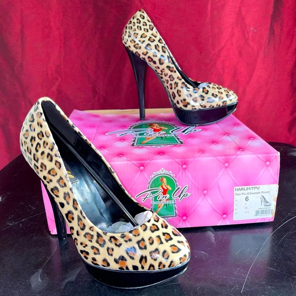 Leopard Print Pinup Style Heels - Picture 1 of 4